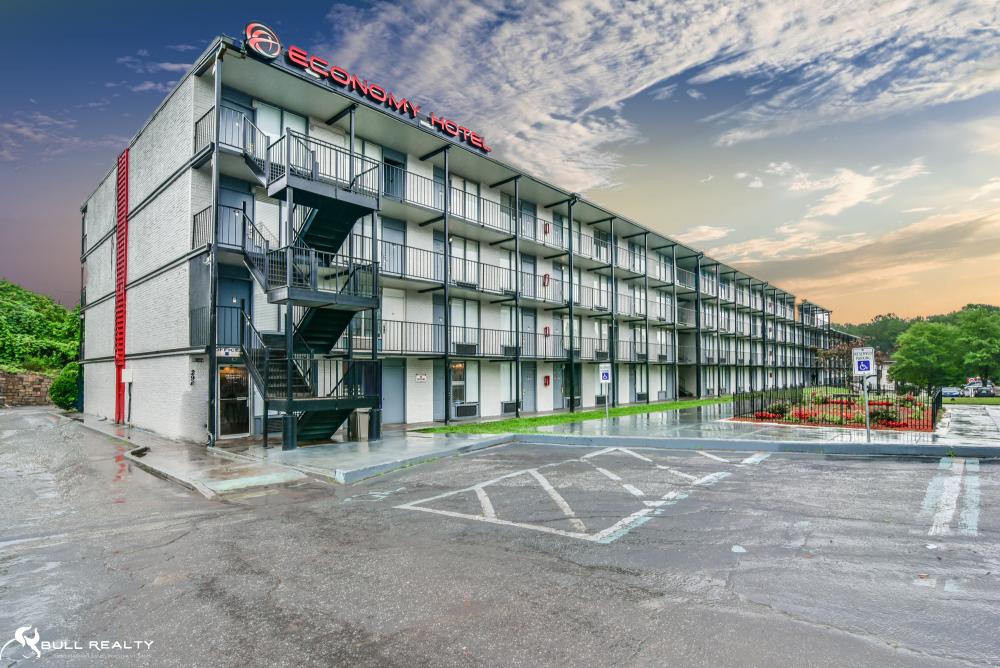 SOLD | 196-Room Hotel | ± 25,000 SF Event Facility | ± 4.0 Acres