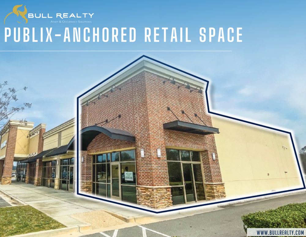 Publix-Anchored Retail Space | ±2,800 SF 